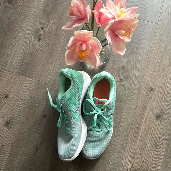 NIKE / TEAL RUNNING SHOES LACE UP BLUE